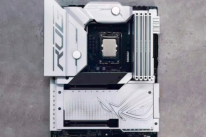 ASUS ROG Maximus Z790 Formula выйдет с поддержкой нового поколения Intel