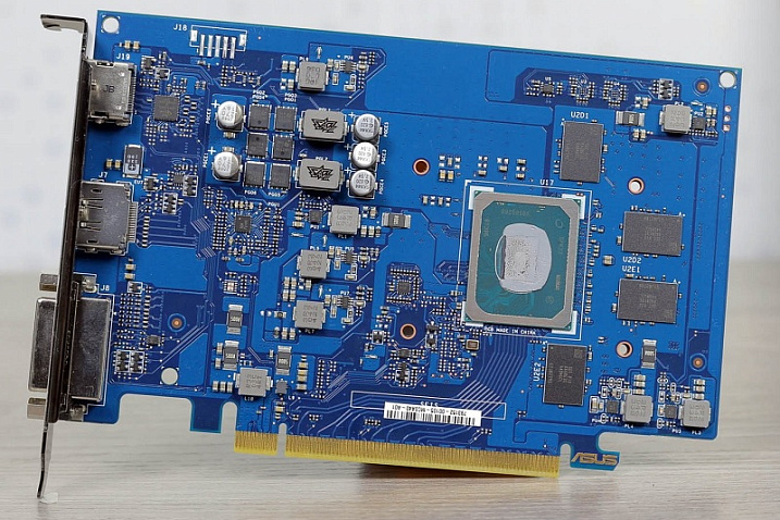 Дискретная Intel DG1 была запущена на системе AMD