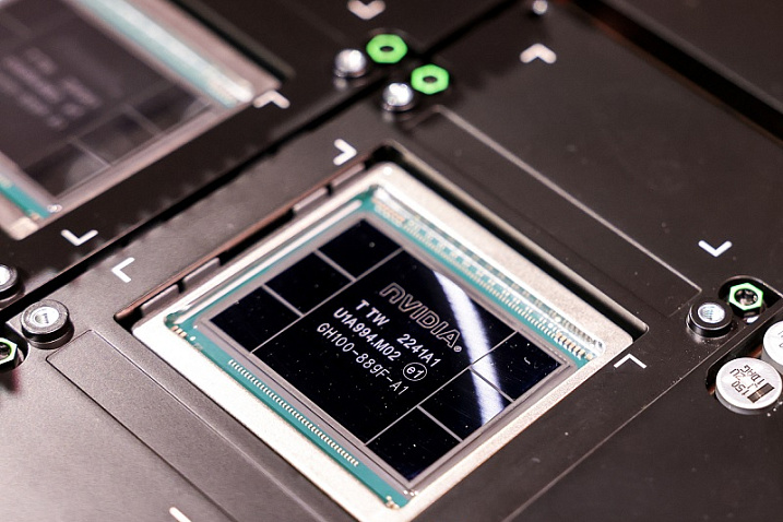 NVIDIA утроит выпуск графических процессоров GH100 для ускорителей ИИ