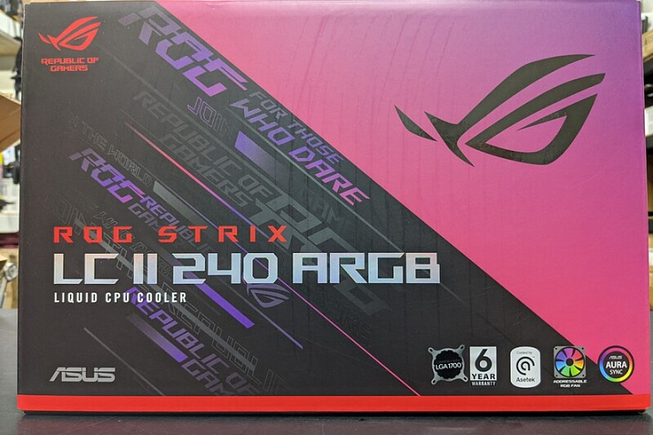 Система жидкостного охлаждения ASUS ROG STRIX LC II поставляется с креплением Intel LGA1700