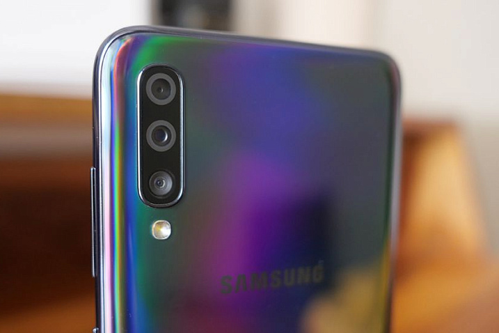 Samsung может вести работу над первым недорогим 5G смартфоном