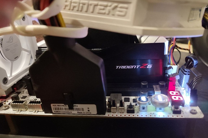 Память DDR5 установила рекорд разгона с воздушным охлаждением, достигнув 12054 MT/s