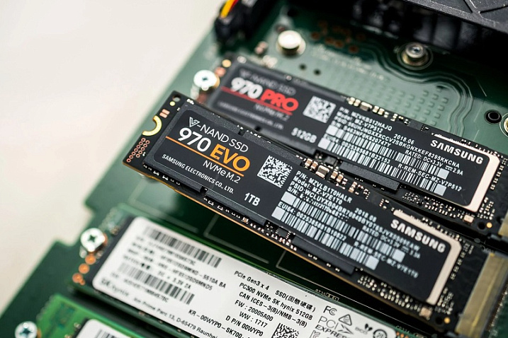 Samsung сократила производство микросхем памяти DRAM и NAND