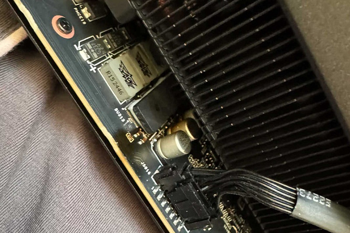 Премиальная видеокарта ASUS ROG Astral GeForce RTX 5090 неожиданно сгорела на ровном месте