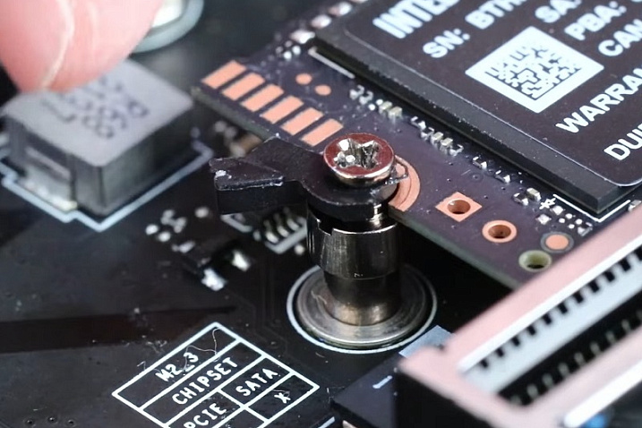 MSI оснастит материнские платы AMD X670 и B650 безвинтовой установкой SSD M.2