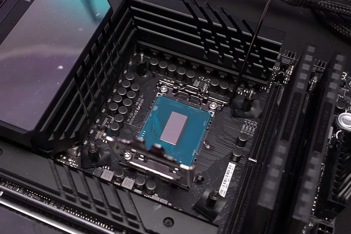 Скальпирование и прямое охлаждение кристалла Core i9-14900KS позволяет ему работать на 6.0 GHz 