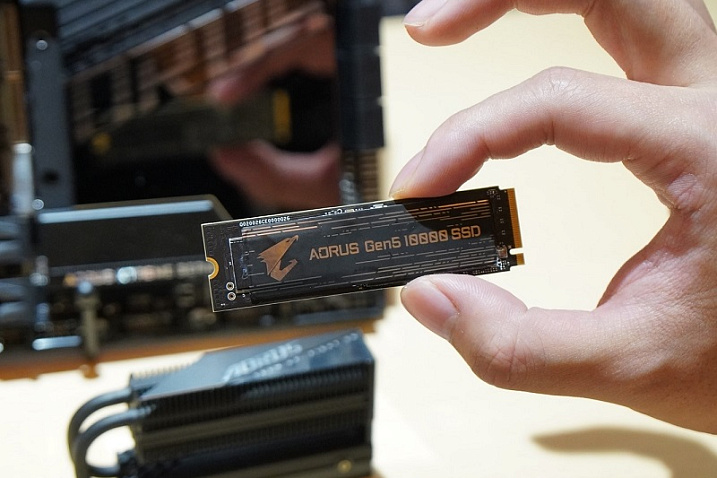 Накопитель GIGABYTE AORUS Gen5 10000 замечен в розничных магазинах