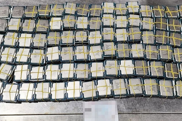 Китайские контрабандисты использовали тайник в автобусе для перевозки 360 процессоров Intel