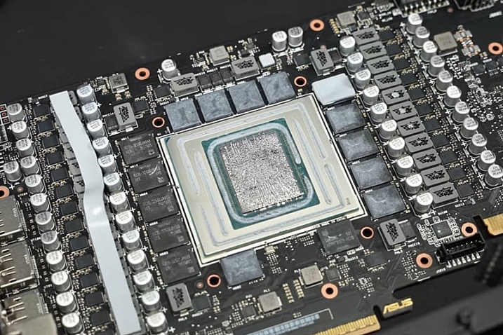 ASUS изменила способ нанесения жидкого металла на ROG Matrix Platinum RTX 5090