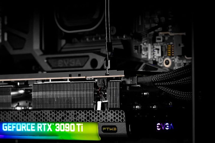 EVGA выпустила устройство eLeash для поддержки тяжелых GeForce RTX 3090 Ti
