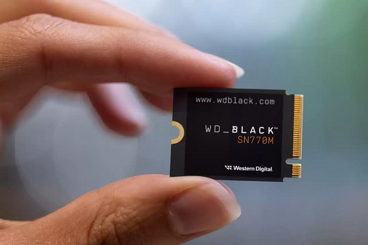Компактный накопитель WD_BLACK SN770M подойдет для установки в портативные консоли