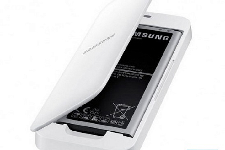Samsung представила комплект с дополнительным аккумулятором для фаблета Note 4