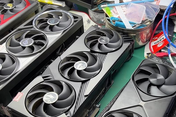 Всего за два дня мастеру прислали восемь RTX 5090 и RTX 4090 с оплавленными 12V-2x6