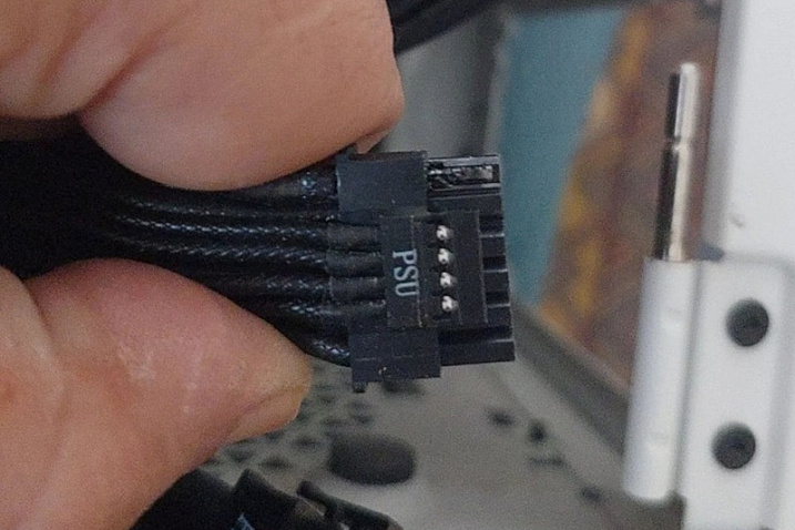 Зафиксирован первый случай плавления 12V-2x6 у GeForce RTX 5080  