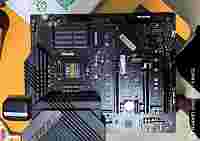 Инженерный образец ASUS ROG Maximus XIII Hero получил четыре слота памяти SO-DIMM
