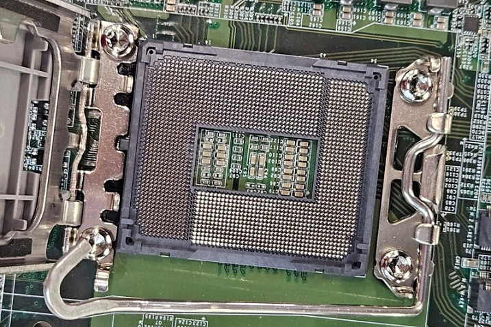 Процессорный разъем Intel LGA1851 показался на первых фотографиях