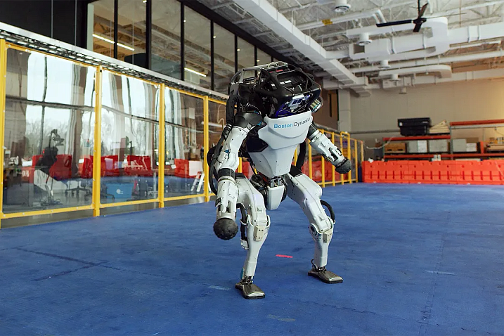 Роботы Boston Dynamics исполнили танец в честь конца года