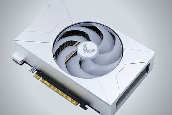 Корпус видеокарты Zephyr RTX 5060 Ti Sakura Snow X выполнен из цельного алюминия