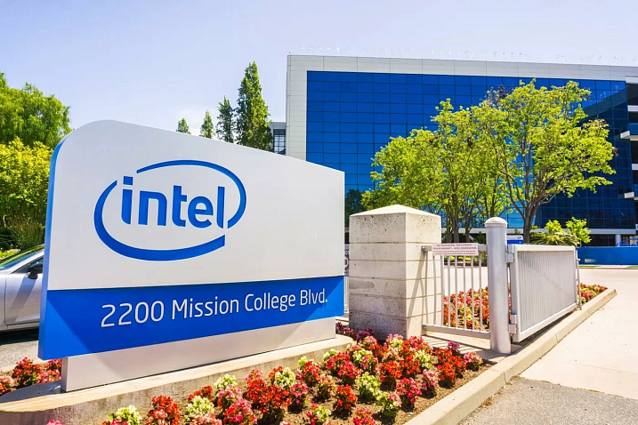 Против Intel могут подать иск за сокрытие проблем с освоением 7 нм