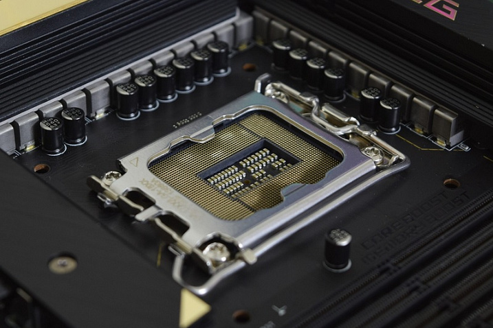 VideoCardz: некоторые материнские платы Intel Z790 будут поддерживать DDR5-6800 и DDR4-5333
