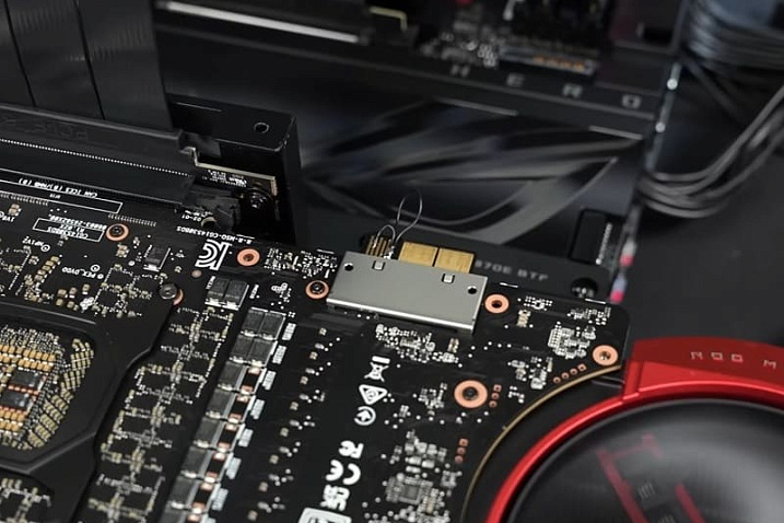 Модификация GC-HPWR на ROG Matrix RTX 5090 убирает лимит мощности у разъёма 12V-2x6
