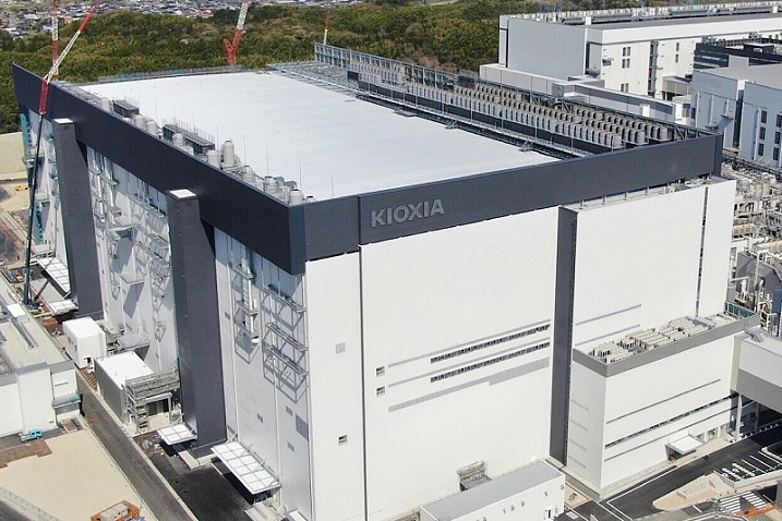 KIOXIA и Western Digital совместно инвестируют в новую производственную линию в Йоккаити