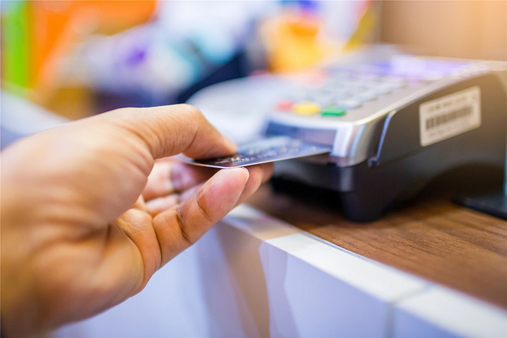 Samsung и Mastercard работают над картой со встроенным считыванием отпечатков