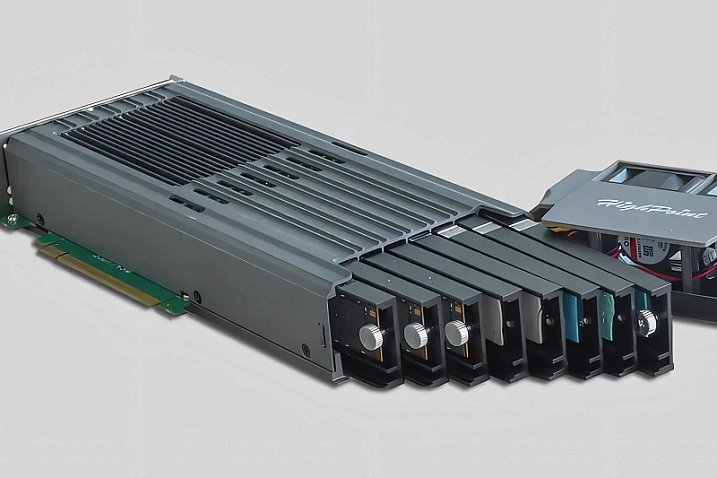 Карта расширения HighPoint SSD7749E поддерживает установку 8 SSD E1.S
