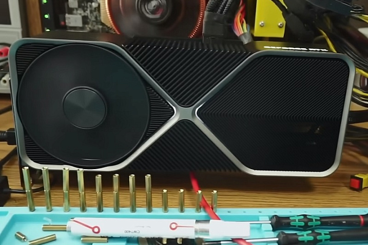 Насекомое под графическим процессором GeForce RTX 4090 вывело видеокарту из строя