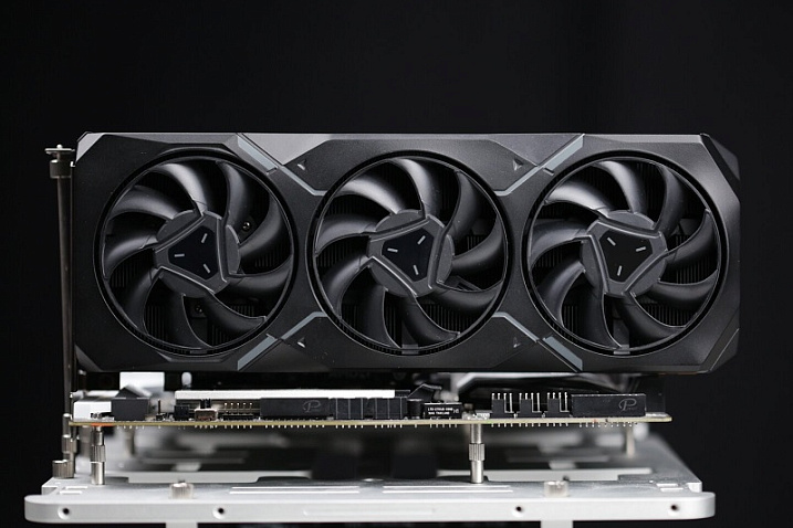 Radeon RX 7900 XT отстает от RX 7900 XTX, но превосходит GeForce RTX 4080 в Geekbench
