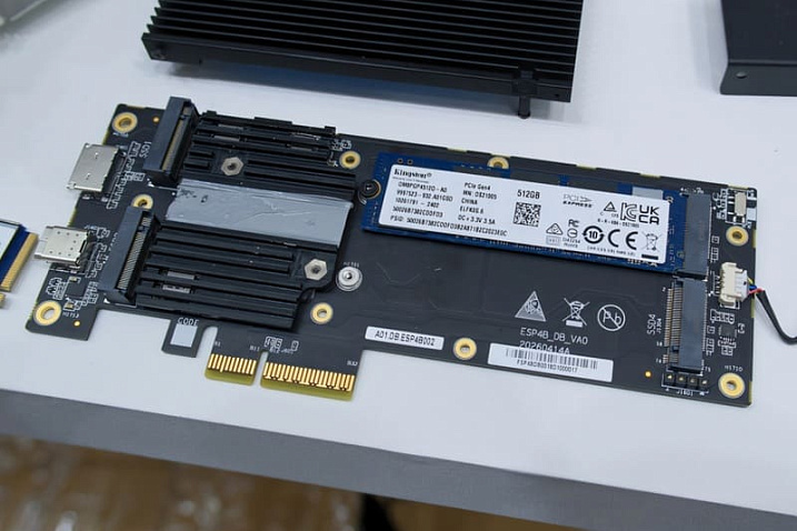 Плата MINISFORUM PCIE TO 4 основана на чипсете AMD B650 и добавляет в систему 4 порта M.2
