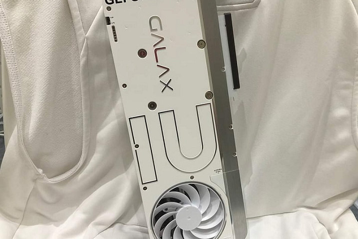 Первые фотографии видеокарты GALAX GeForce RTX 4090 20th Anniversary Edition