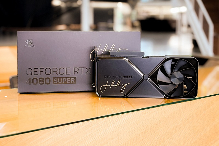 NVIDIA проводит розыгрыш GeForce RTX 4080 SUPER, подписанной лично Хуангом