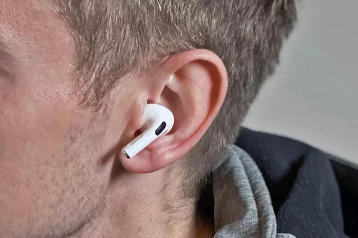 Последнее обновление AirPods Pro поможет слабослышащим людям