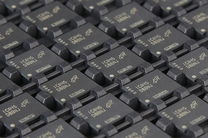 Micron не торопится переходить на создание микросхем DRAM при помощи EUV-литографии