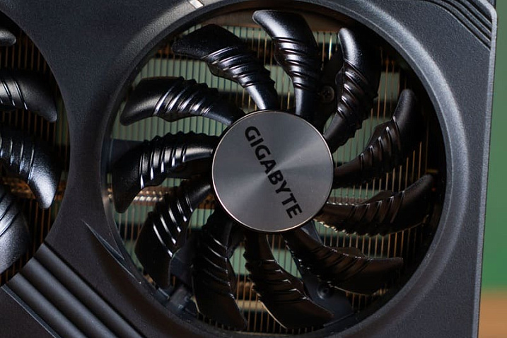 Сервисный центр GIGABYTE повредил GeForce RTX 4060 Ti, но так и не смог починить