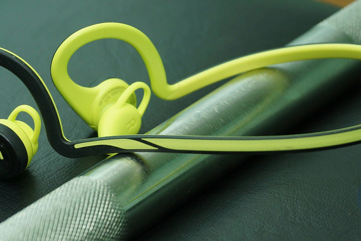 Обзор гарнитуры для спорта Plantronics BackBeat FIT
