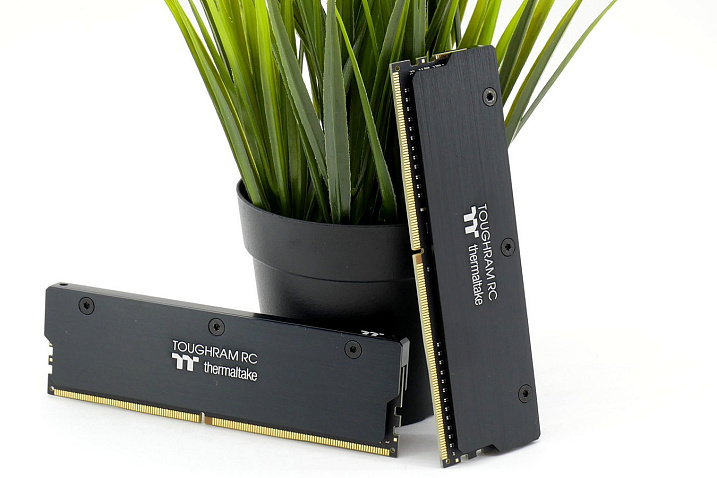Обзор оперативной памяти Thermaltake Toughram RC DDR4 4400MHz 16Gb