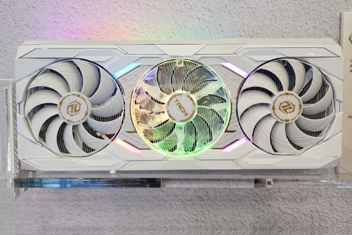 COMPUTEX: ASRock Radeon RX 9070 XT Taichi White с ЖК-дисплеем