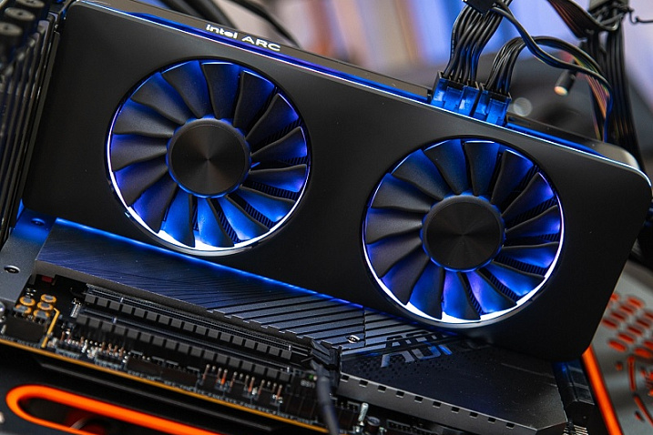 Intel продолжает хвастаться улучшением производительности Arc A750 и A770