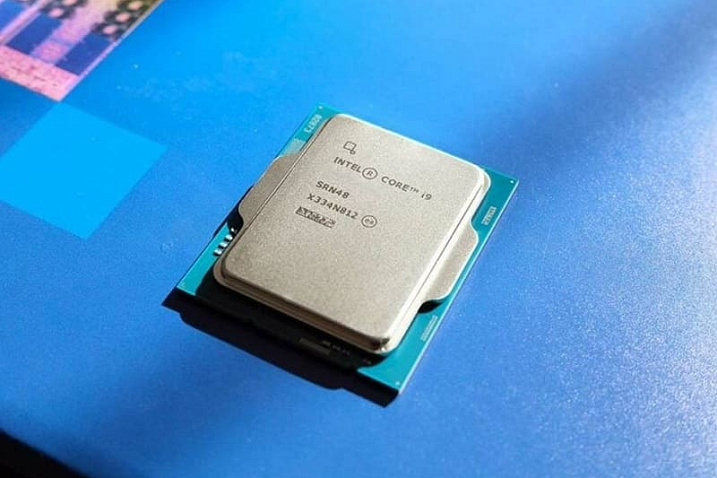 Процессор Intel Core Ultra 5 250KF Plus без встройки замечен в розничном магазине