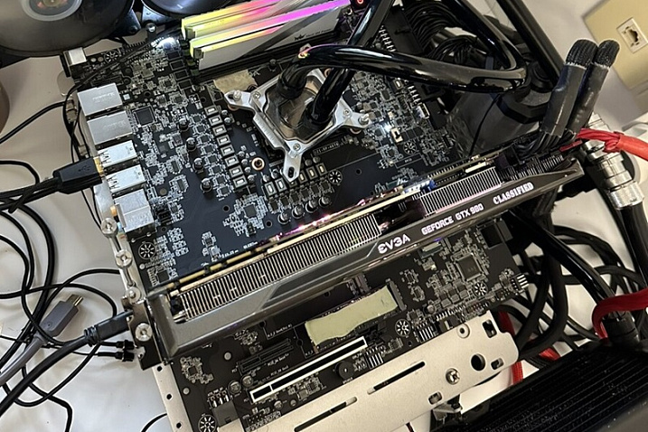 Каждый прототип материнской платы EVGA X670E Classfield продан на аукционе за $1300