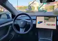 Tesla-автомобиль на автопилоте врезался в машину экстренной службы