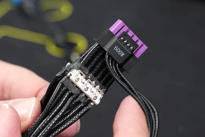 Полезность кабеля ASUS ROG Equalizer оказалась под вопросом