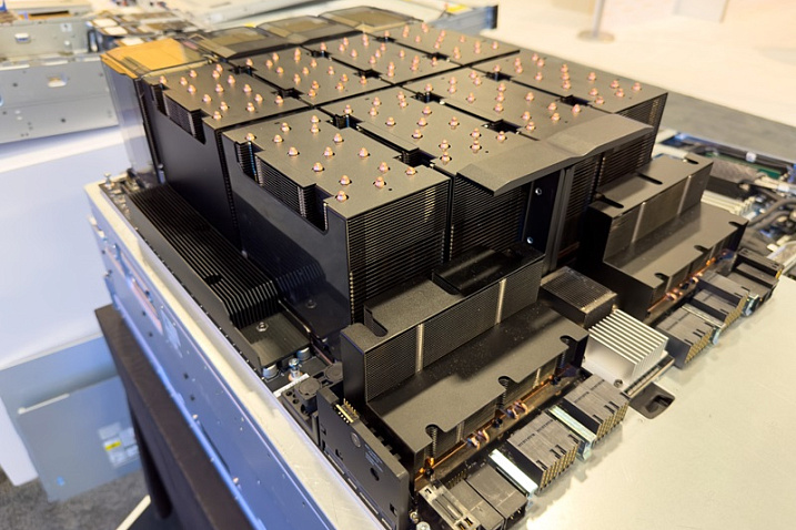 NVIDIA реализовала почти полмиллиона ускорителей H100 в прошлом квартале