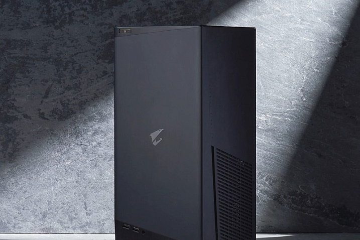 GIGABYTE представила компактный компьютер AORUS Model S