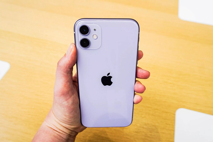 По слухам, у iPhone 11 есть беспроводная двусторонняя зарядку, которую Apple отключила на программном уровне