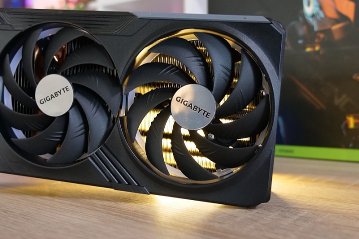 Европейский магазин перечисляет 24 видеокарты GeForce RTX 4090 SUPER