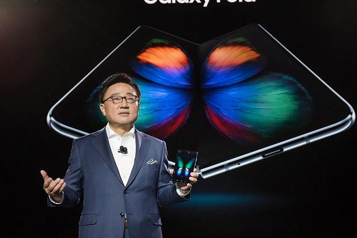Глава мобильного отделения Samsung взял на себя вину за провальный запуск Galaxy Fold