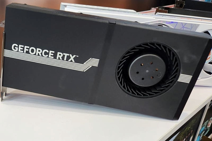 PELADN привезла на COMPUTEX 2026 видеокарту GeForce RTX 5090 с турбинным охлаждением